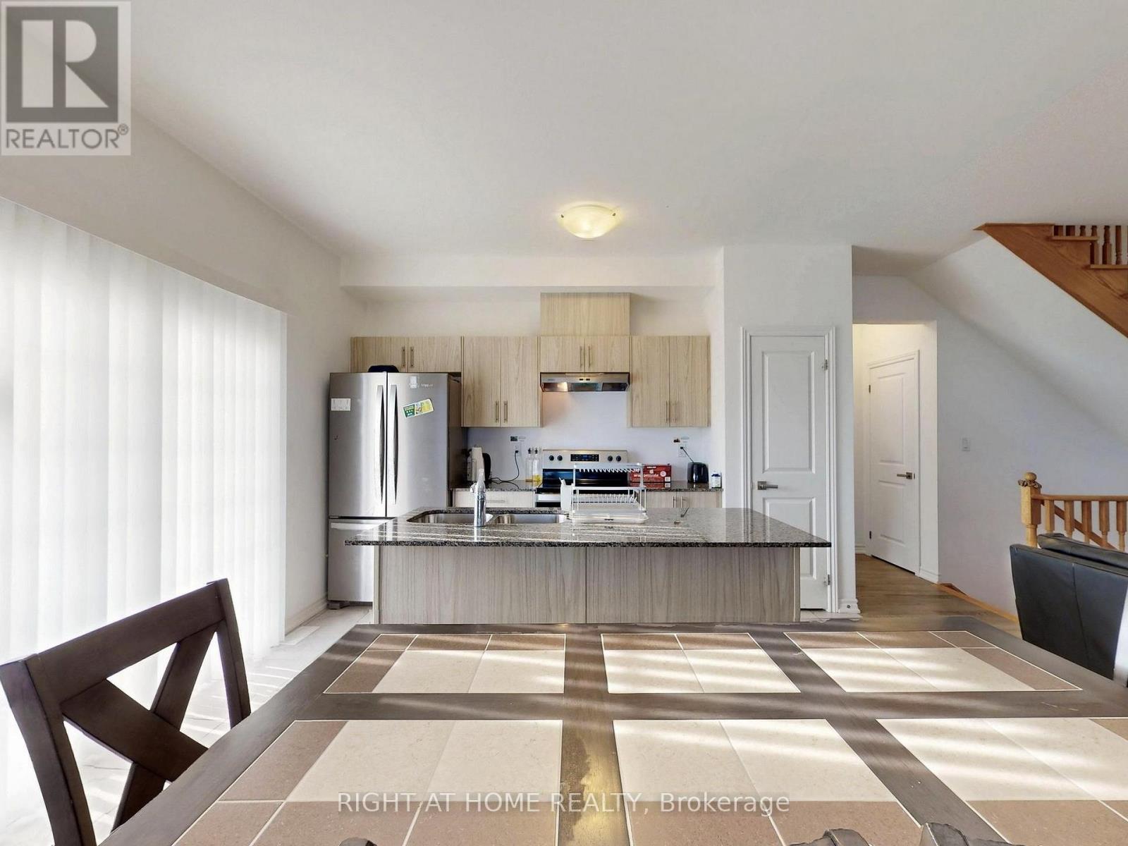 1 Harvest Crescent, Barrie (Innis-Shore), Ontario  L9J 0T3 - Photo 15 - S12373770
