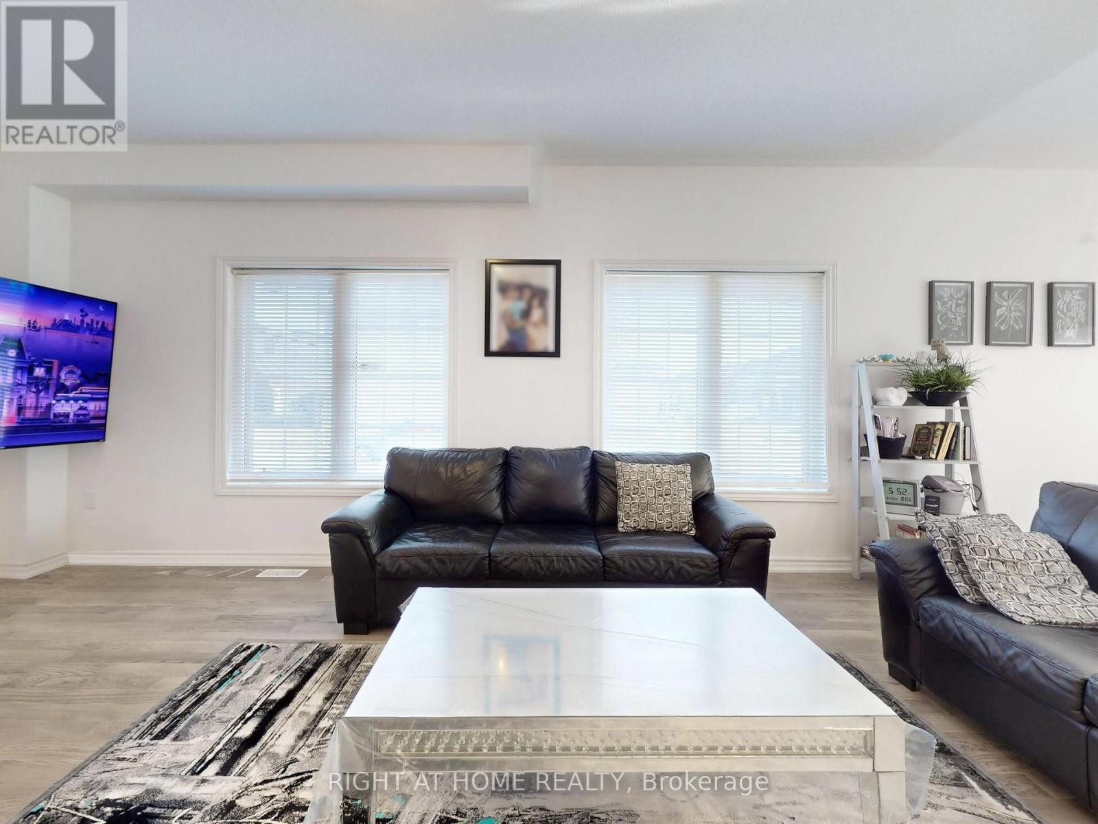 1 Harvest Crescent, Barrie (Innis-Shore), Ontario  L9J 0T3 - Photo 4 - S12373770
