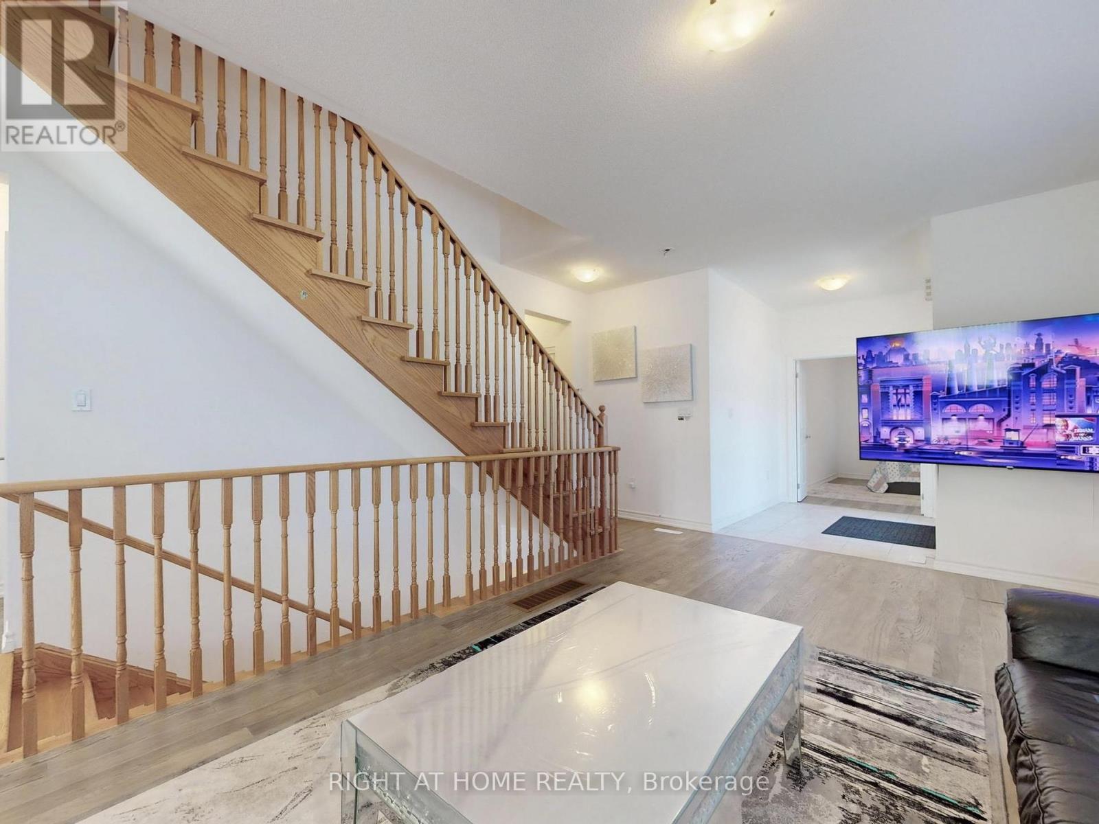 1 Harvest Crescent, Barrie (Innis-Shore), Ontario  L9J 0T3 - Photo 8 - S12373770