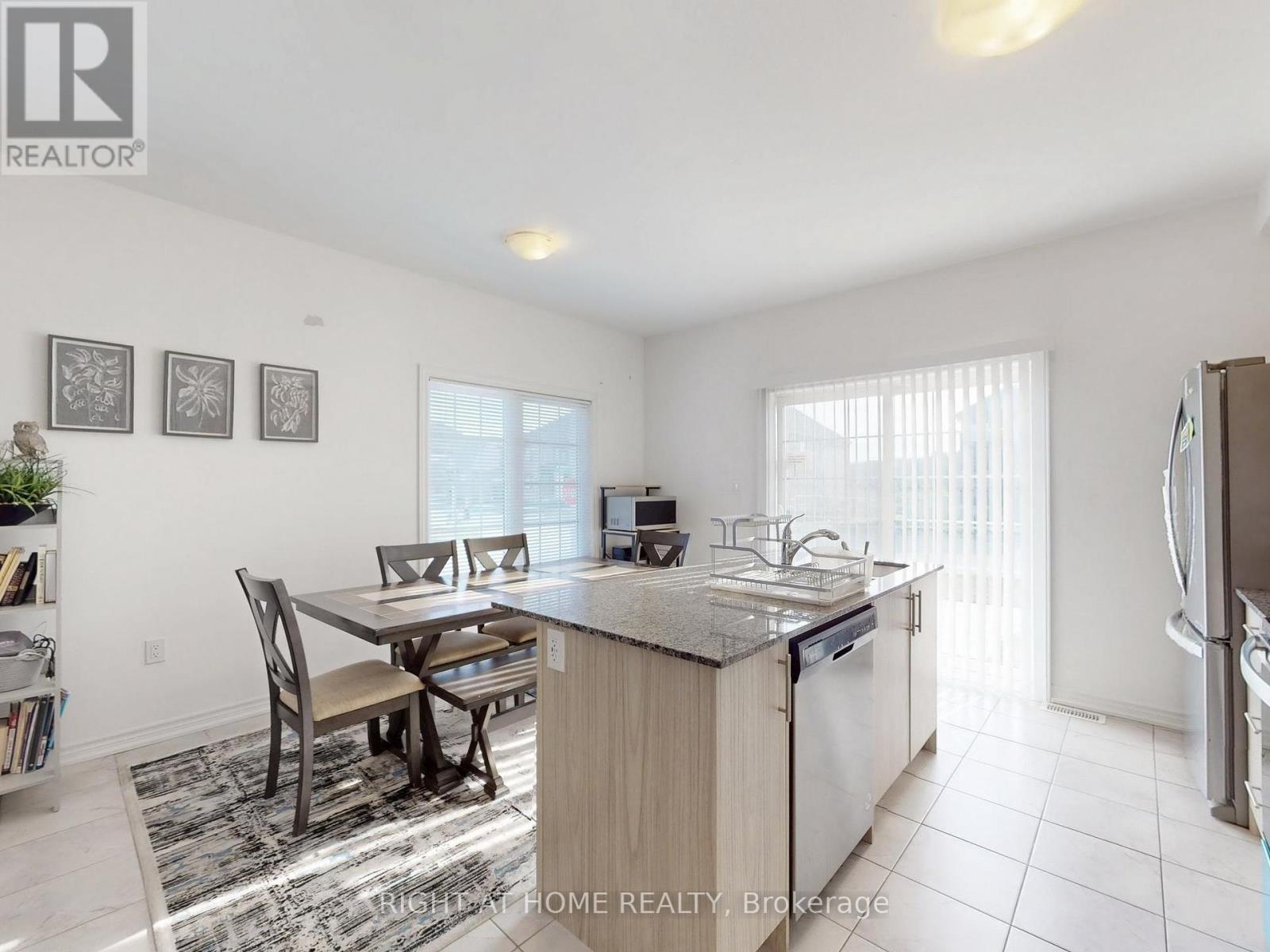 1 Harvest Crescent, Barrie (Innis-Shore), Ontario  L9J 0T3 - Photo 9 - S12373770