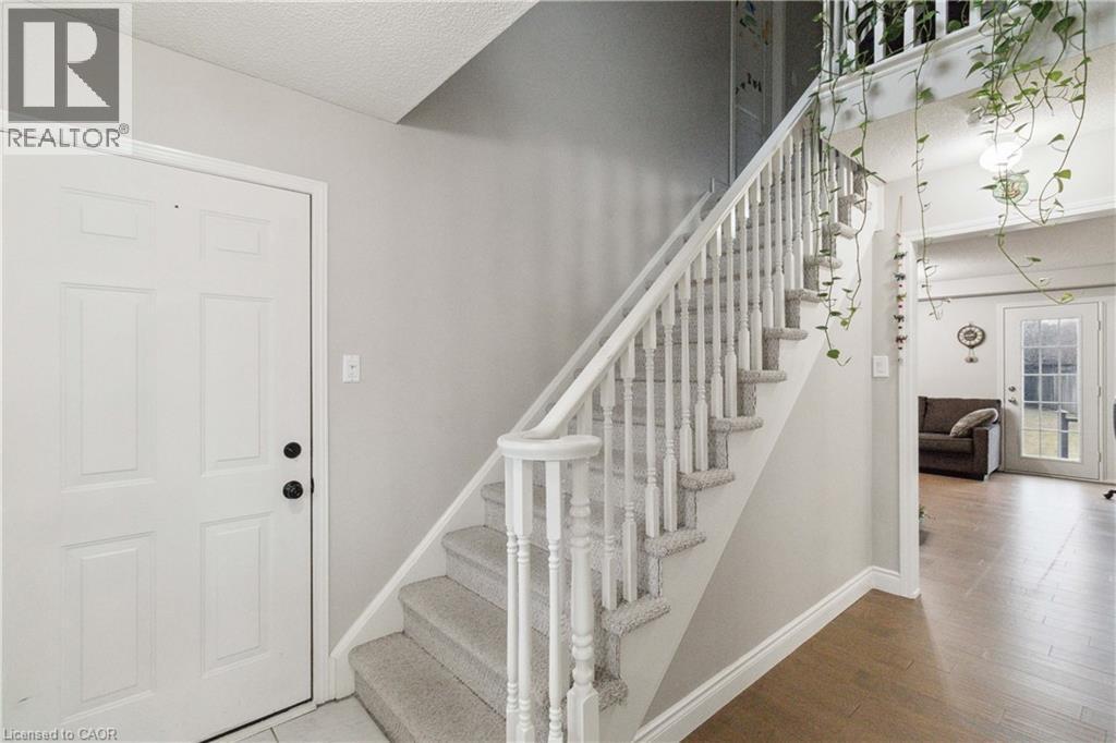 2245 Pathfinder Drive, Burlington, Ontario  L7L 6L6 - Photo 6 - 40764911