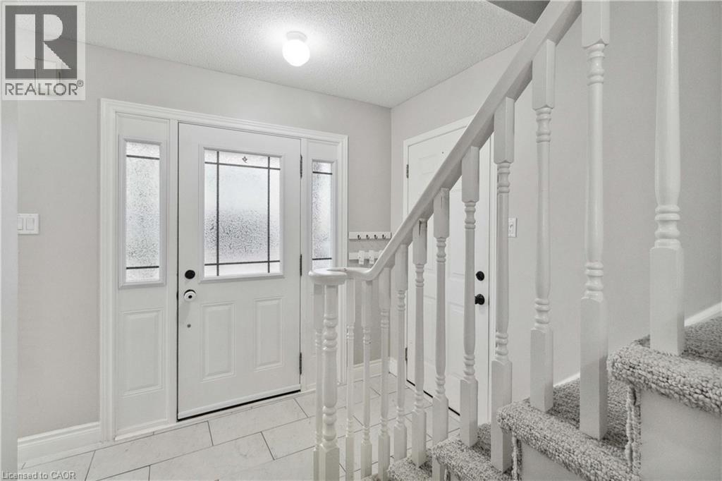 2245 Pathfinder Drive, Burlington, Ontario  L7L 6L6 - Photo 4 - 40764911