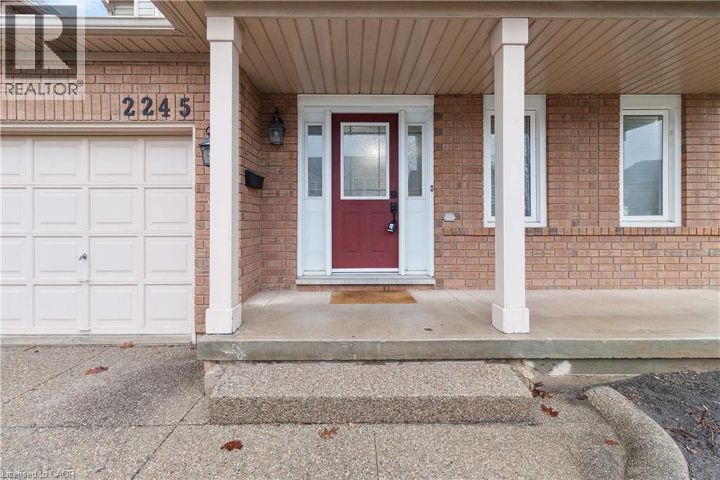 2245 Pathfinder Drive, Burlington, Ontario  L7L 6L6 - Photo 3 - 40764911