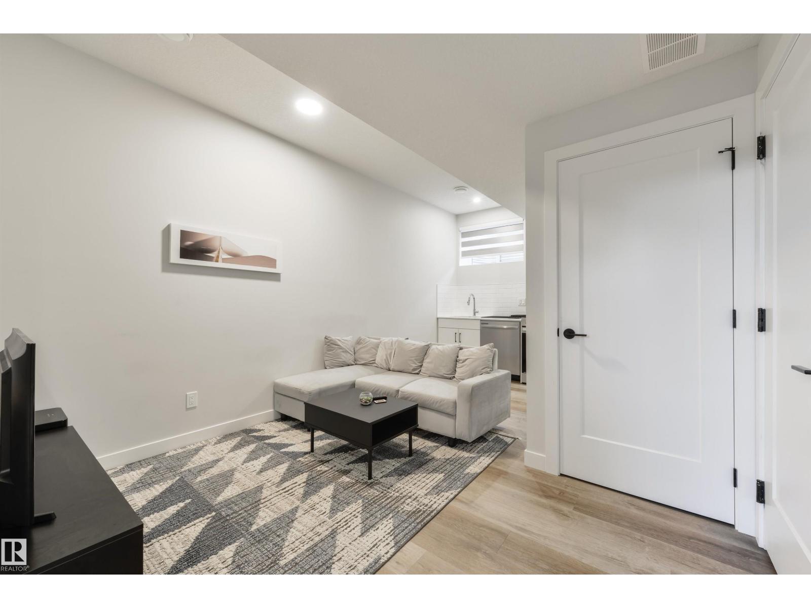 8311 & 8313 76 Av Nw, Edmonton, Alberta  T6C 0H9 - Photo 40 - E4455616