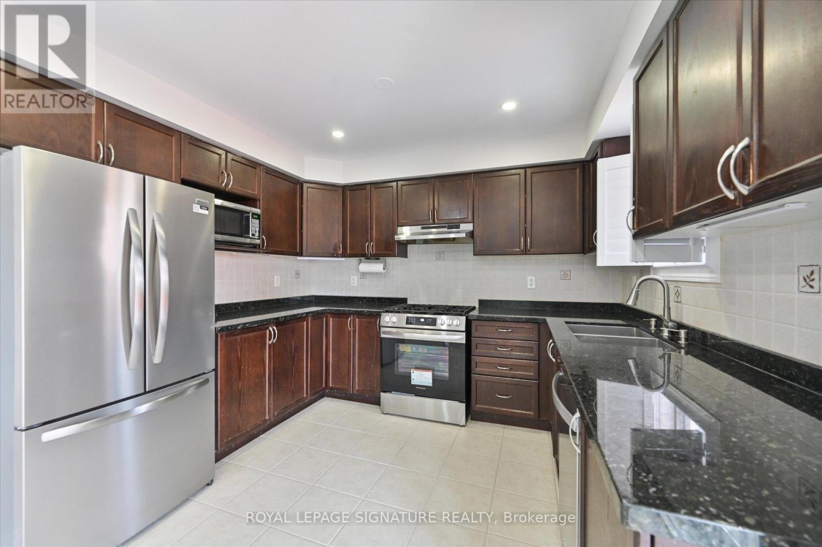 5 Thornbush Boulevard, Brampton, Ontario  L7A 3X9 - Photo 36 - W12373786