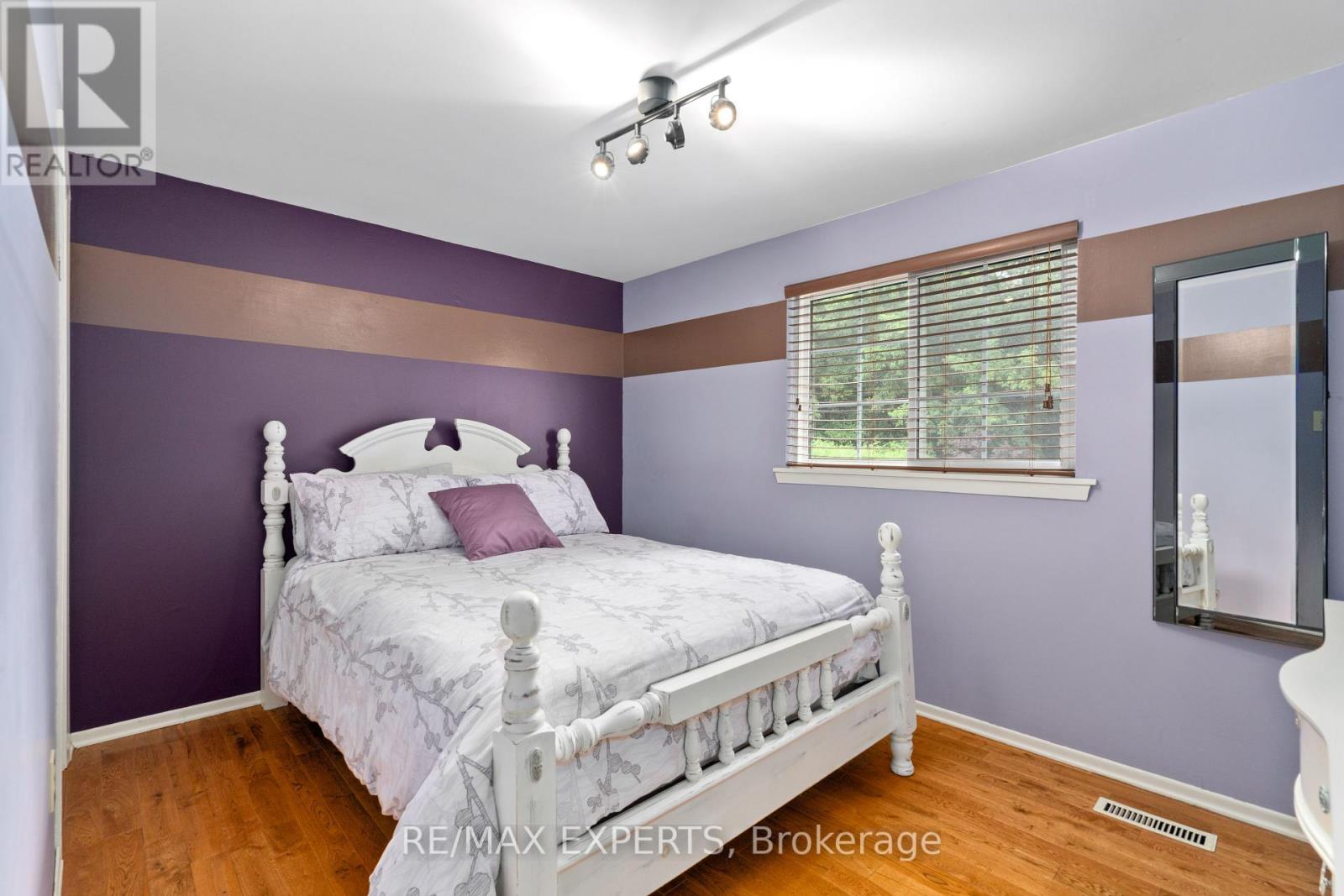28 Hilltop Drive, Caledon, Ontario  L7C 1H6 - Photo 16 - W12373871