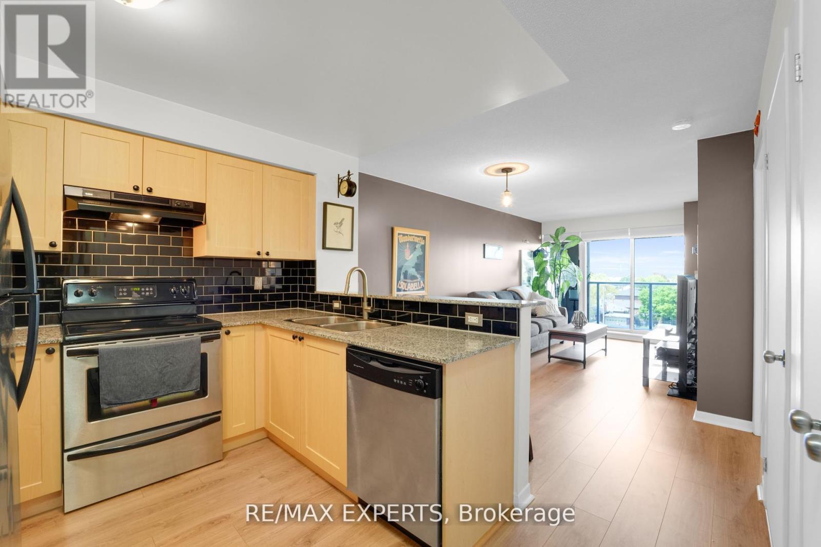 516 - 1050 The Queensway, Toronto, Ontario  M8Z 0A8 - Photo 2 - W12373908