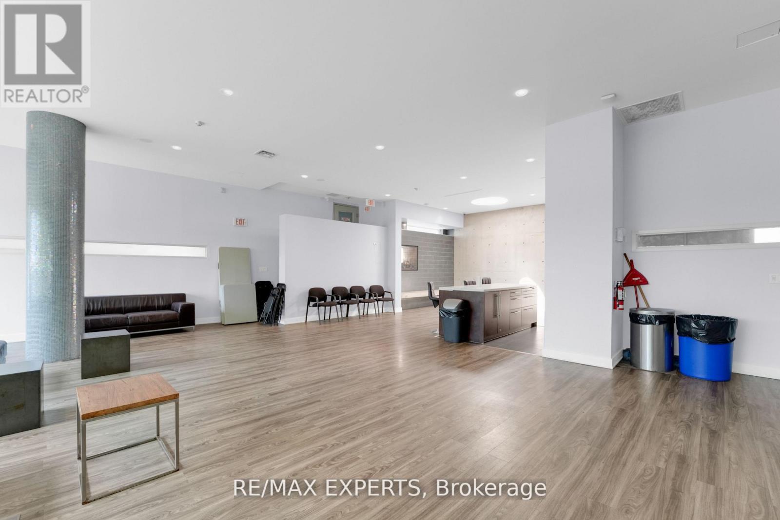 516 - 1050 The Queensway, Toronto, Ontario  M8Z 0A8 - Photo 33 - W12373908