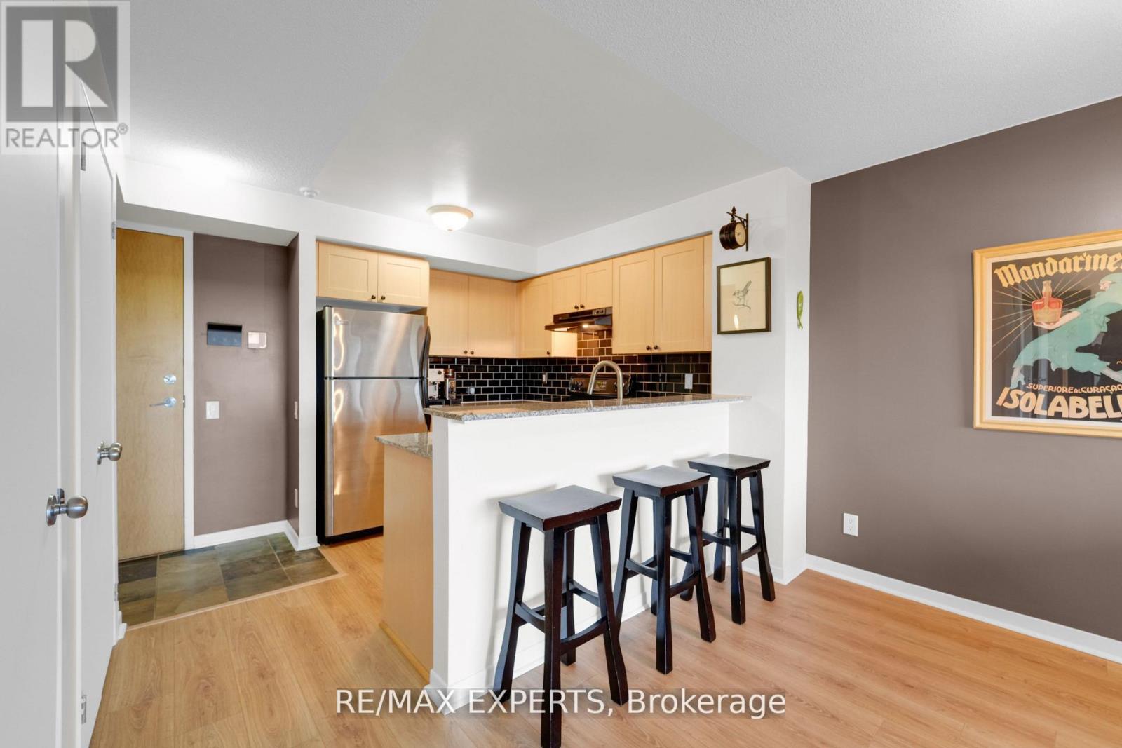 516 - 1050 The Queensway, Toronto, Ontario  M8Z 0A8 - Photo 5 - W12373908