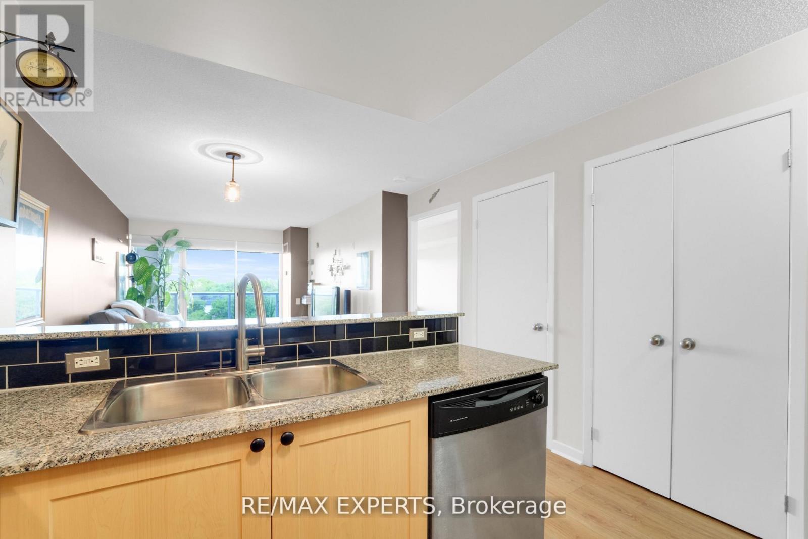 516 - 1050 The Queensway, Toronto, Ontario  M8Z 0A8 - Photo 6 - W12373908