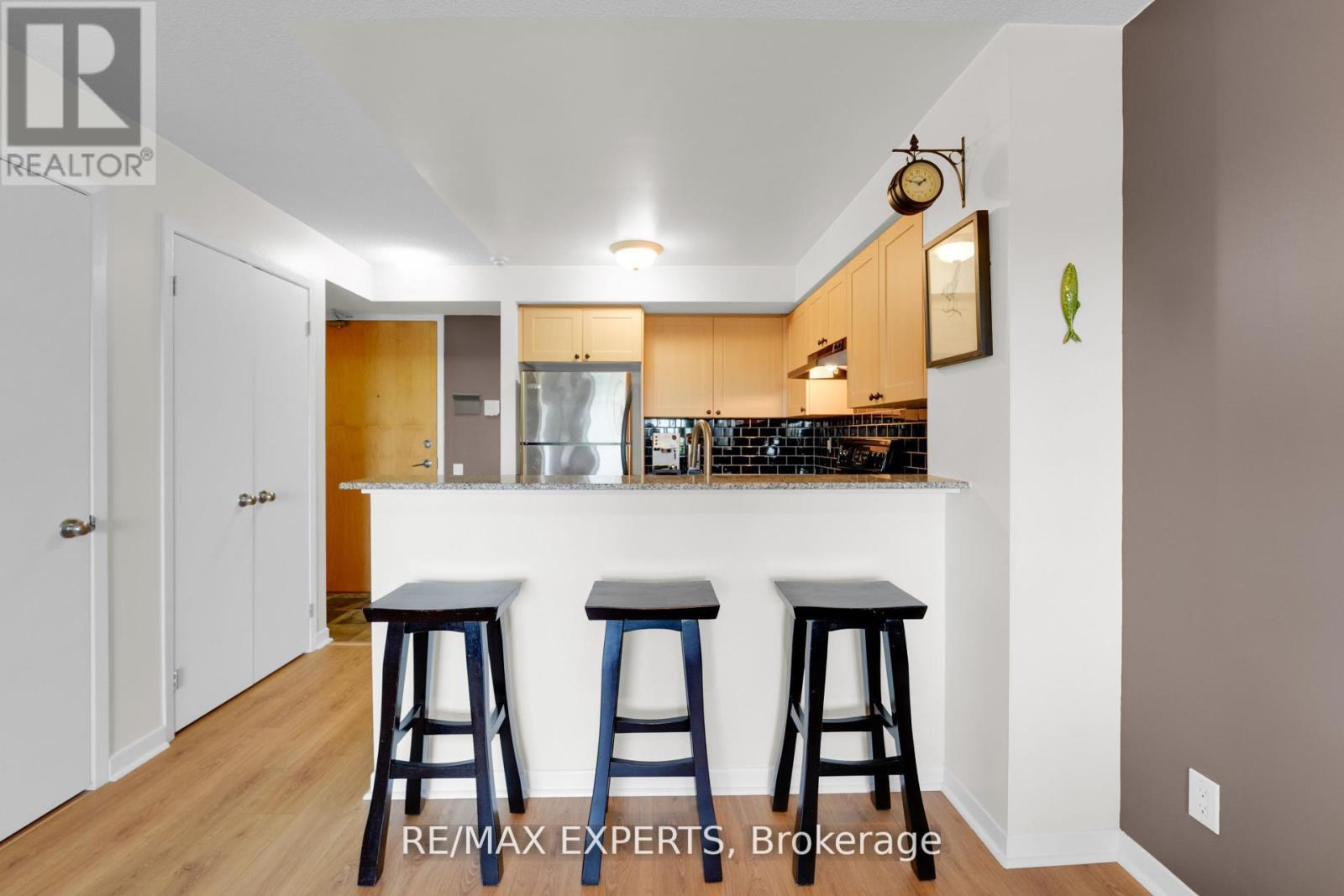 516 - 1050 The Queensway, Toronto, Ontario  M8Z 0A8 - Photo 7 - W12373908