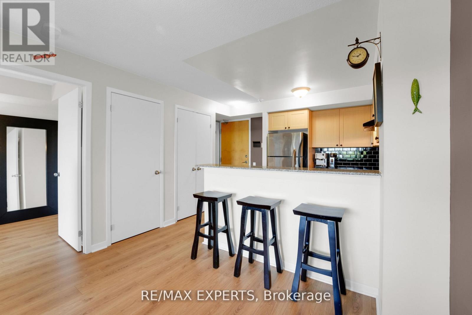 516 - 1050 The Queensway, Toronto, Ontario  M8Z 0A8 - Photo 9 - W12373908