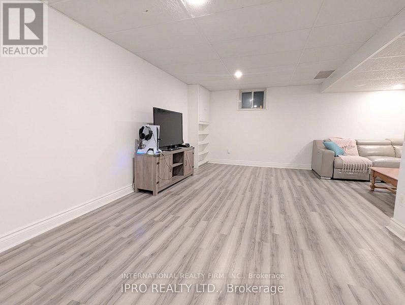 52 Vodden Court, Brampton, Ontario  L6V 2V7 - Photo 25 - W12373917