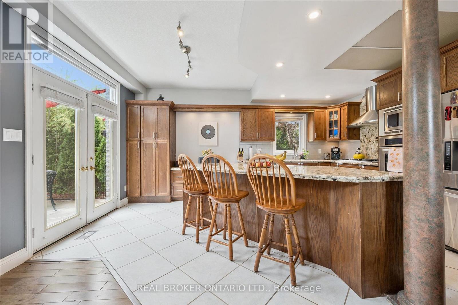 18 Pearwood Court, Kitchener, Ontario  N2P 2L1 - Photo 14 - X12367405