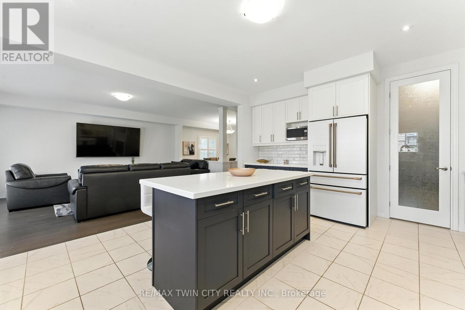 38 Lydia Lane, Brant, Ontario  N3L 0H5 - Photo 15 - X12373812