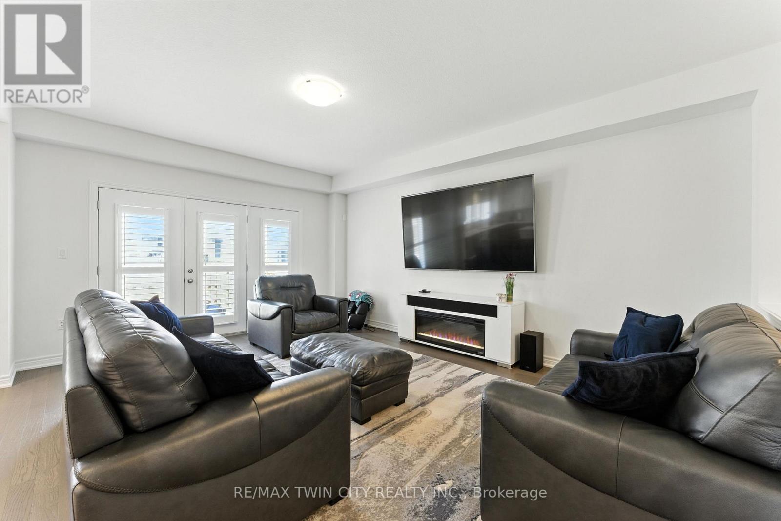 38 Lydia Lane, Brant, Ontario  N3L 0H5 - Photo 8 - X12373812