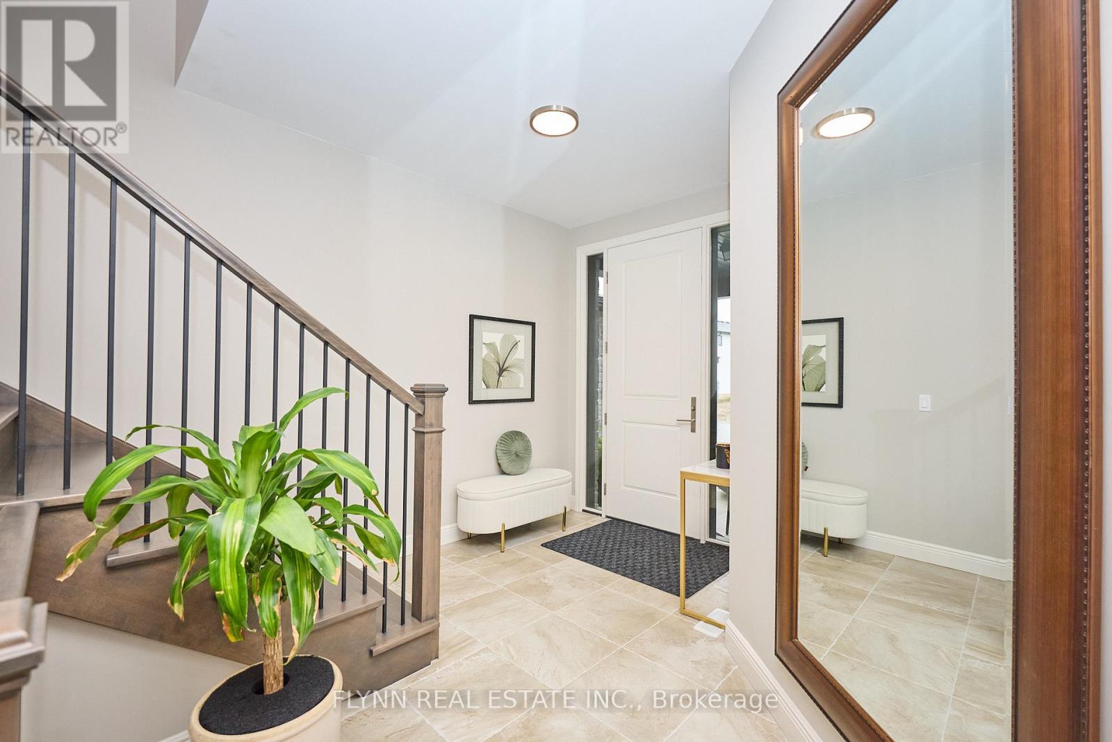 8880 Angie Drive, Niagara Falls, Ontario  L2H 3W8 - Photo 4 - X12373921