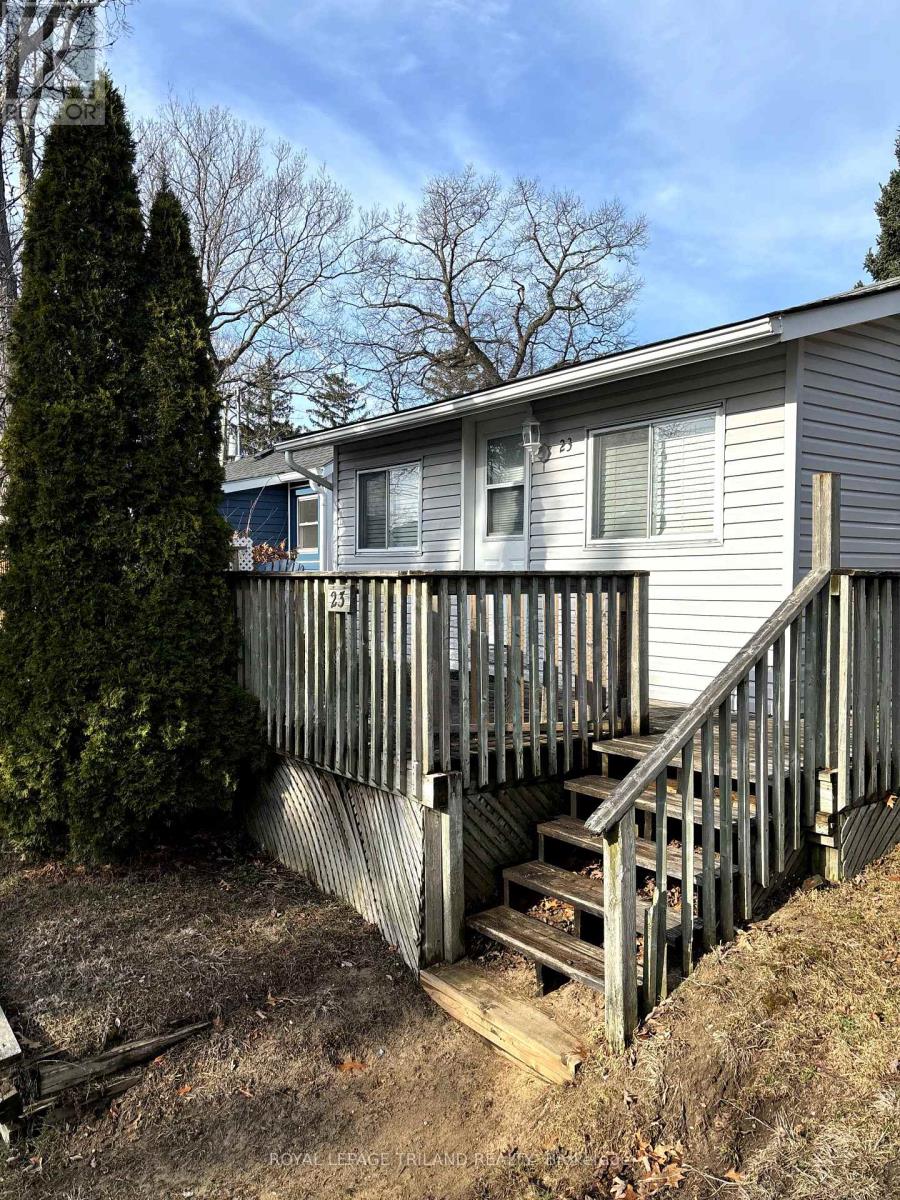 23 Queens Avenue, Lambton Shores, Ontario  N0M 1T0 - Photo 15 - X12057975