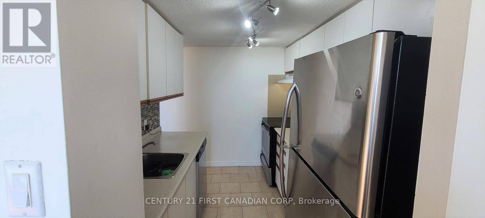 1602 - 1105 Jalna Boulevard, London South, Ontario  N6E 2S9 - Photo 4 - X12122149
