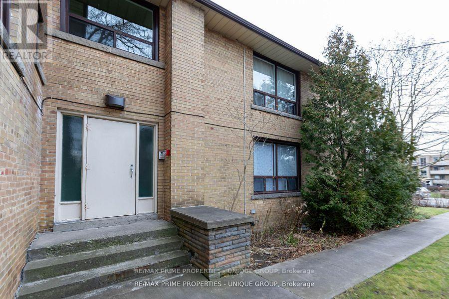 157 Berry Road, Toronto, Ontario  M8Y 1W4 - Photo 3 - W12373408