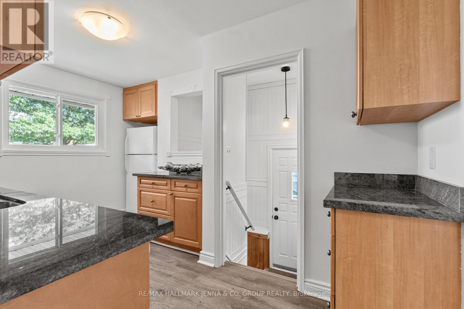 1246 Cobden Road, Ottawa, Ontario  K2C 2Z9 - Photo 11 - X12373699