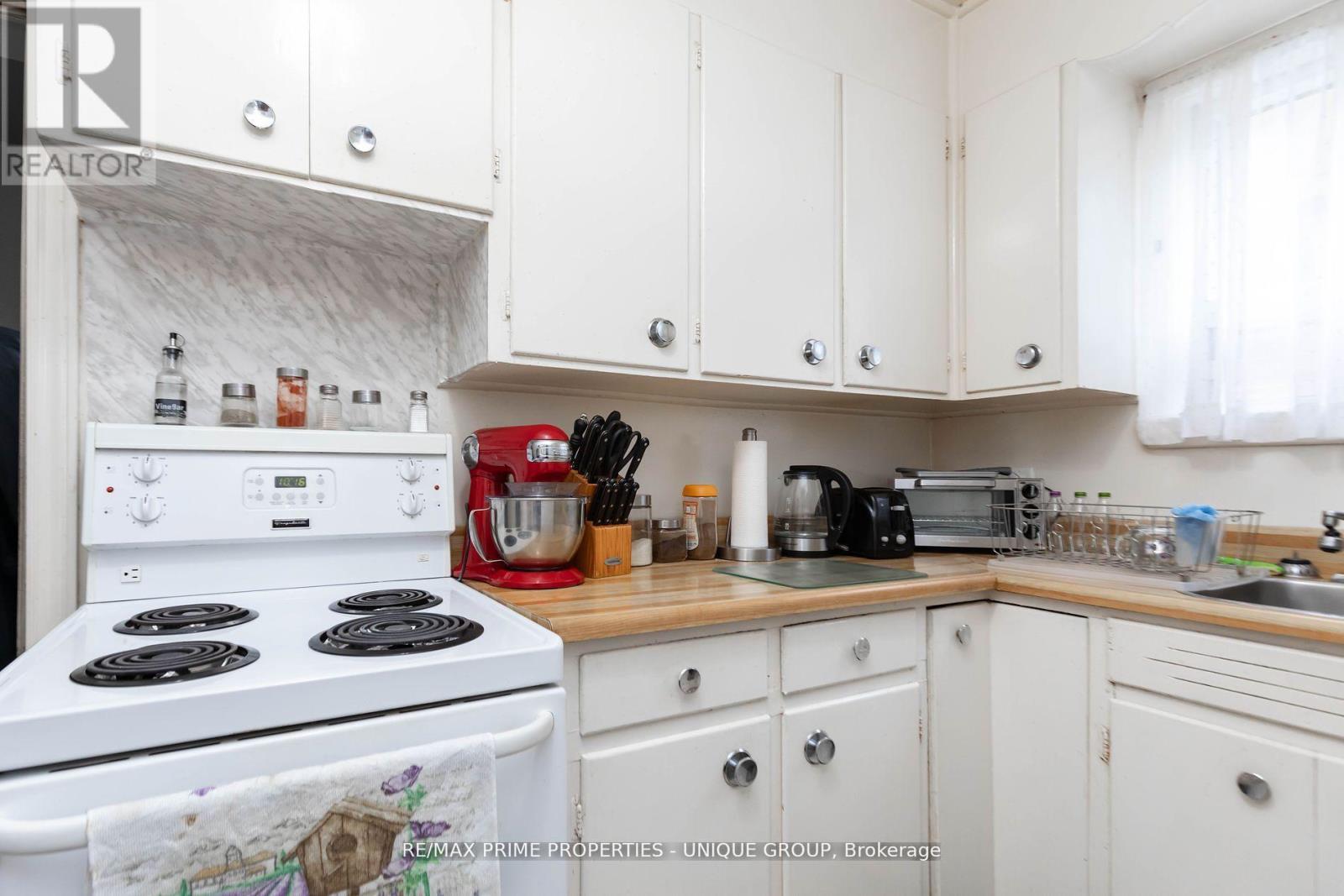 157 Berry Road, Toronto, Ontario  M8Y 1W4 - Photo 9 - W12373408