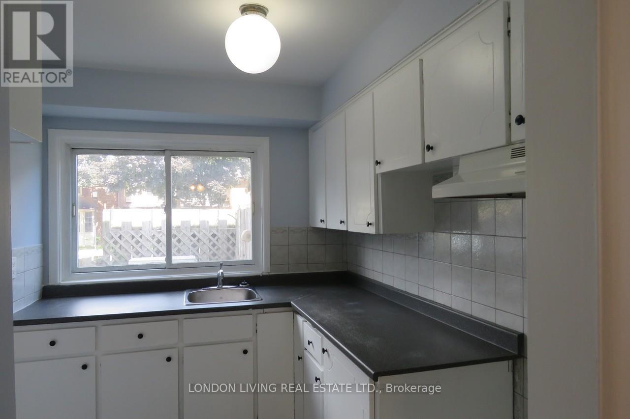 1002 Kipps Lane, London East, Ontario  N5Y 4S5 - Photo 4 - X12374076