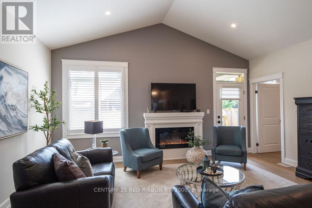 40 - 159 Collins Way, Strathroy-Caradoc, Ontario  N7G 0G8 - Photo 5 - X12374175