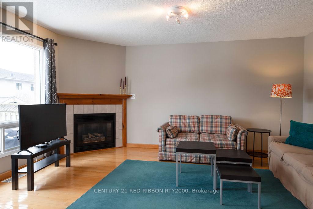 229 Marla Court, Strathroy-Caradoc, Ontario  N7G 4L8 - Photo 12 - X12374189