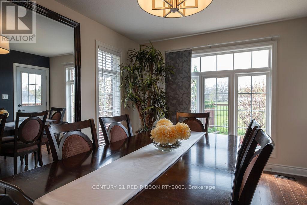 396 Macdonald Street, Strathroy-Caradoc, Ontario  N7G 2M2 - Photo 11 - X12374208