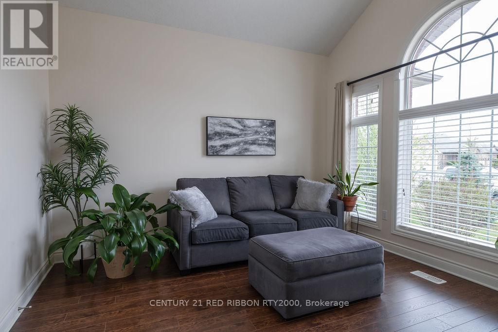 396 Macdonald Street, Strathroy-Caradoc, Ontario  N7G 2M2 - Photo 19 - X12374208