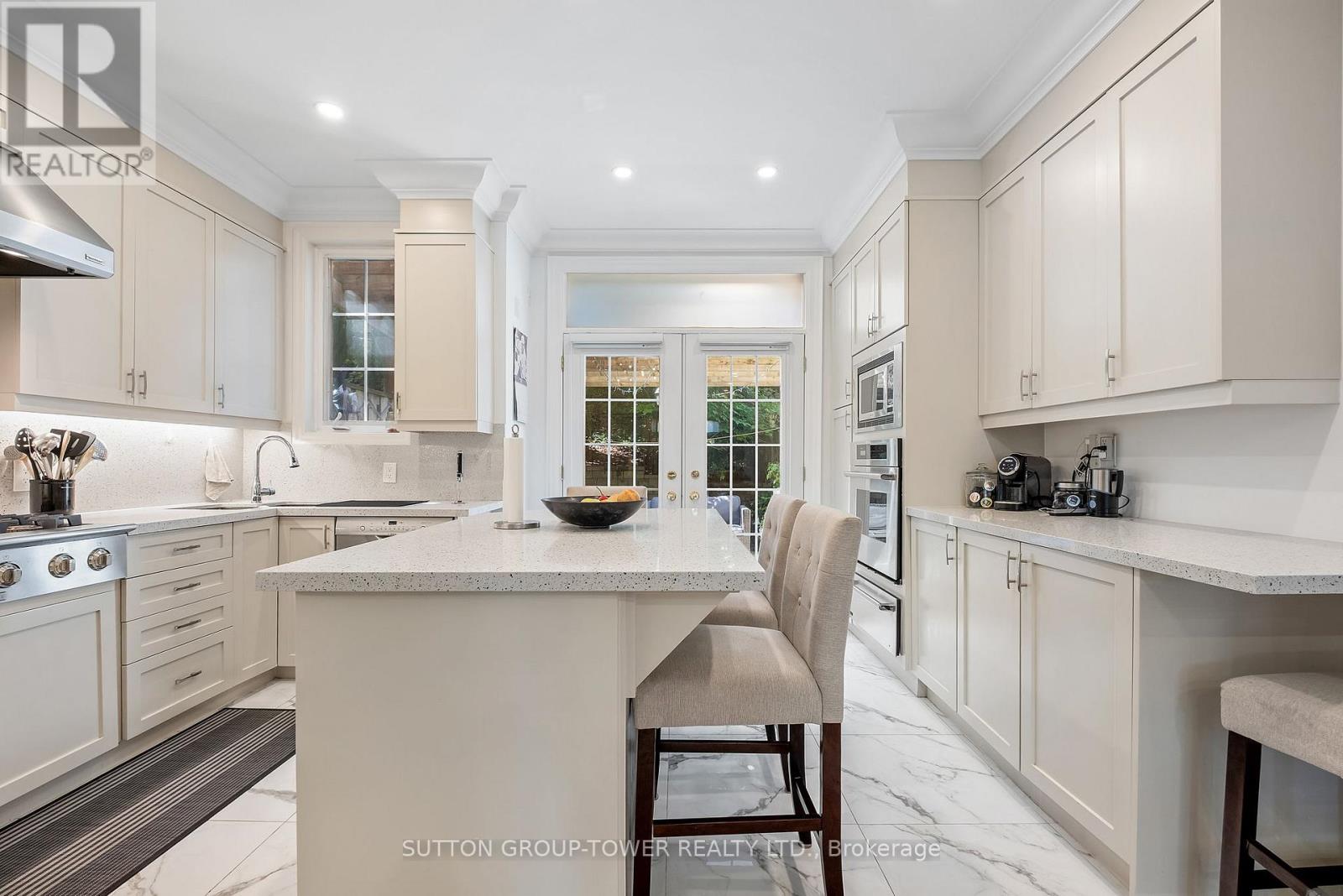 544c Scarlett Road, Toronto, Ontario  M9P 2S2 - Photo 11 - W12369008
