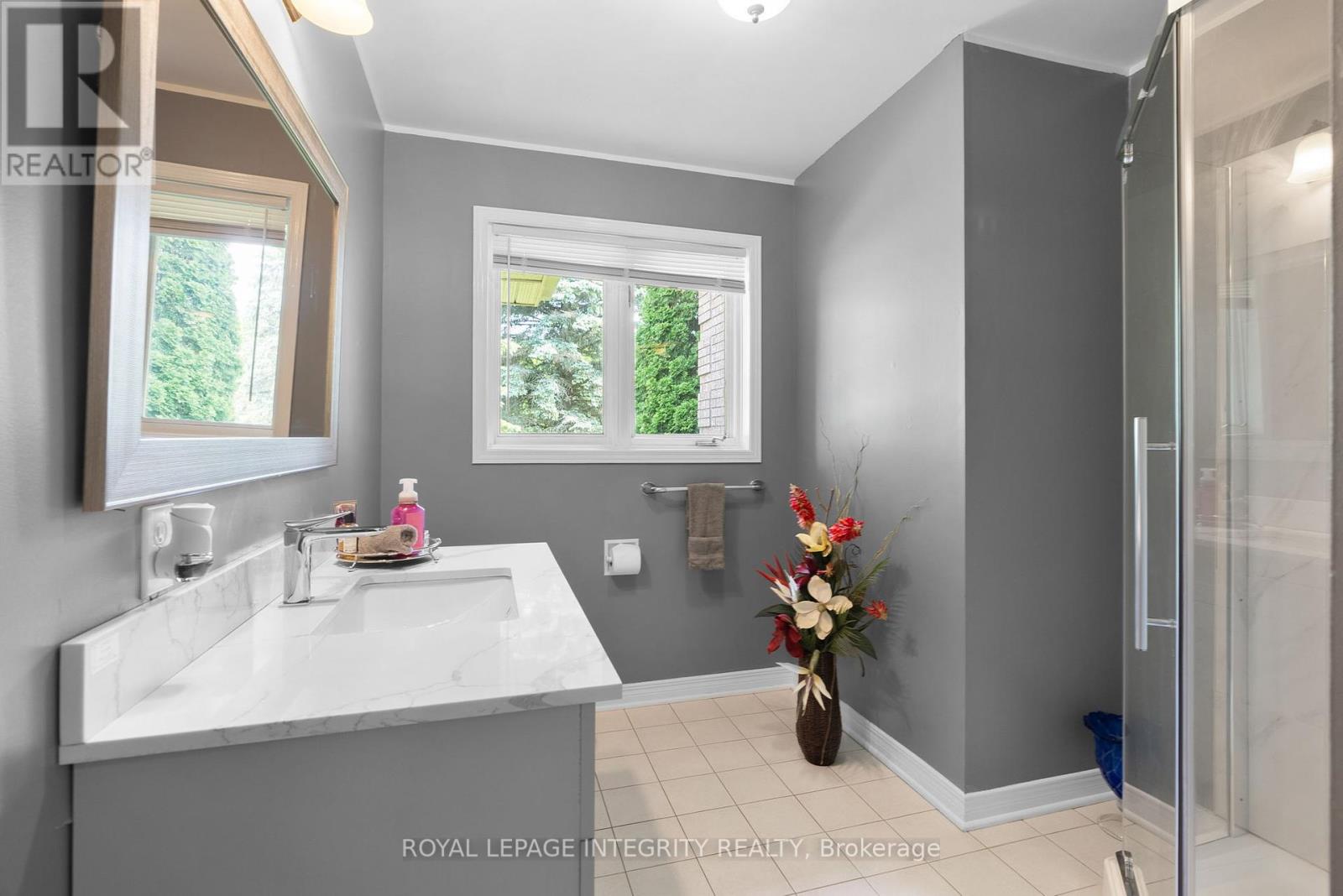 22 Marchbrook Circle, Ottawa, Ontario  K2W 1A1 - Photo 19 - X12374046