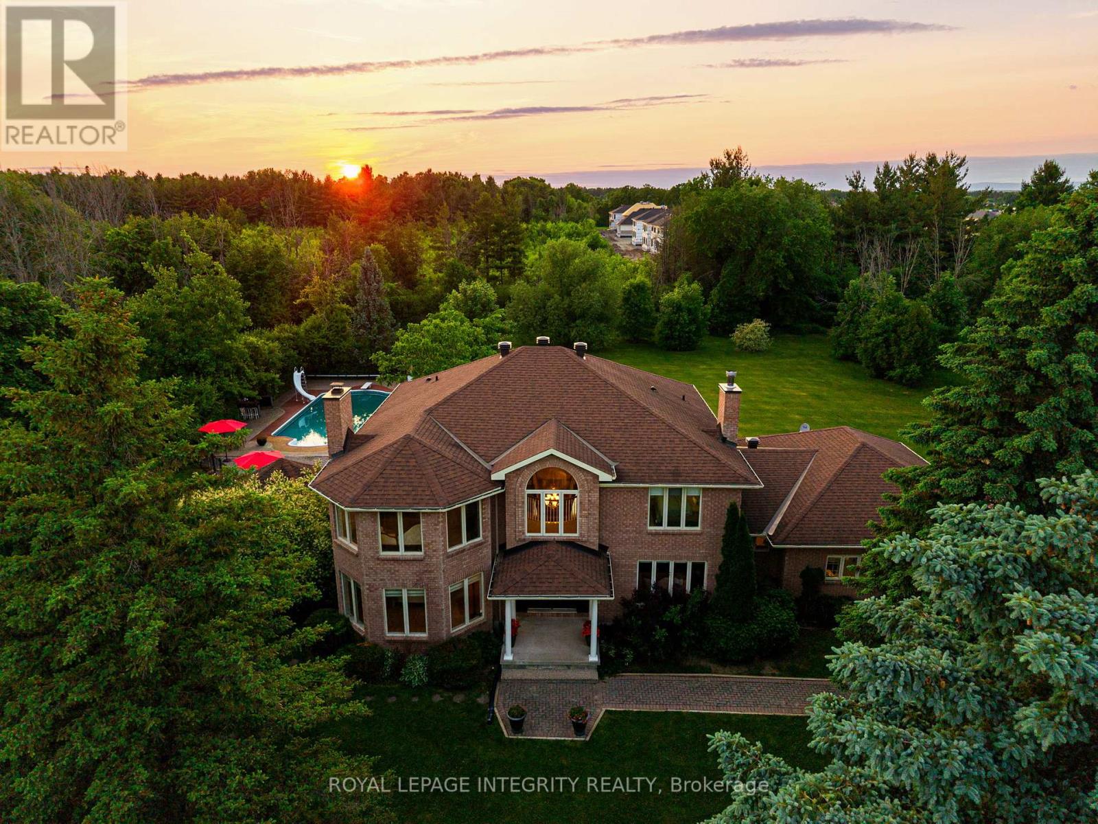 22 Marchbrook Circle, Ottawa, Ontario  K2W 1A1 - Photo 3 - X12374046