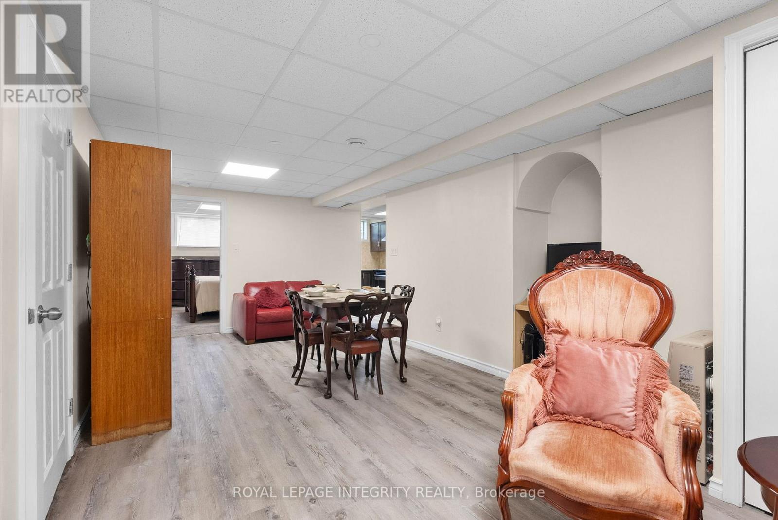 22 Marchbrook Circle, Ottawa, Ontario  K2W 1A1 - Photo 38 - X12374046