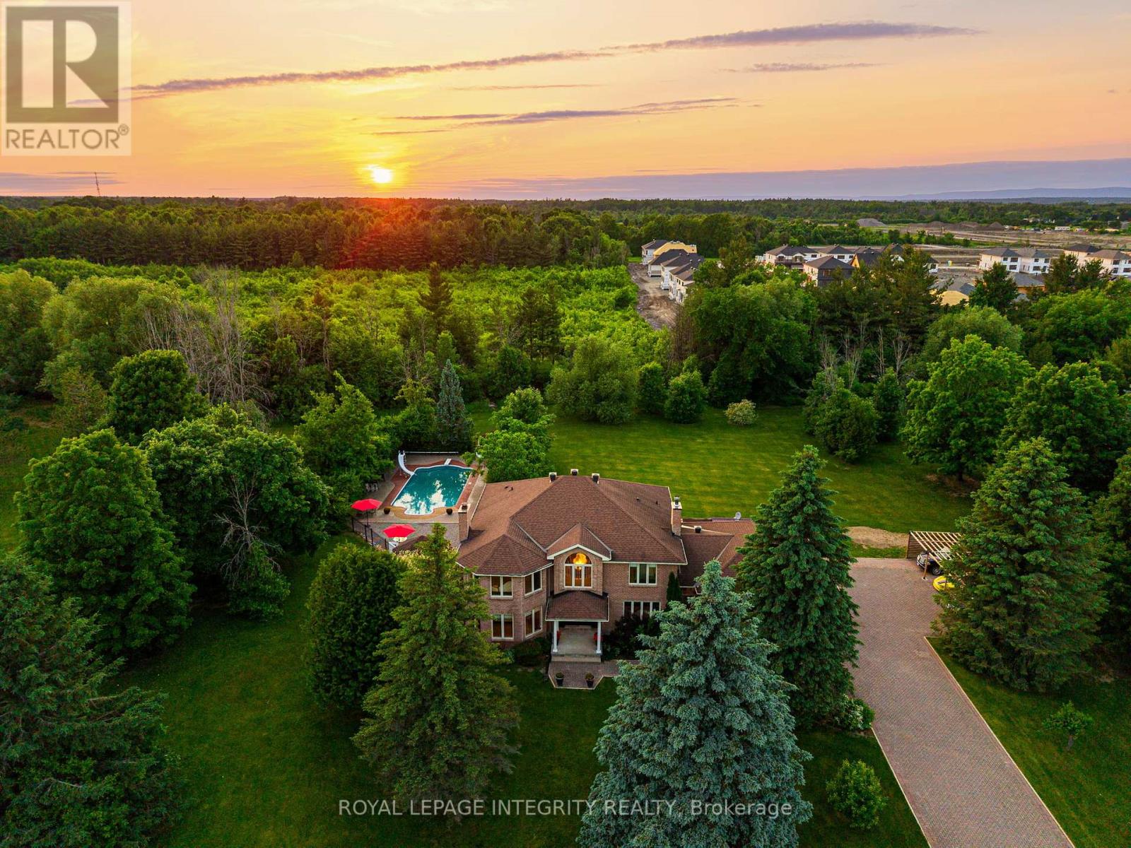 22 Marchbrook Circle, Ottawa, Ontario  K2W 1A1 - Photo 47 - X12374046