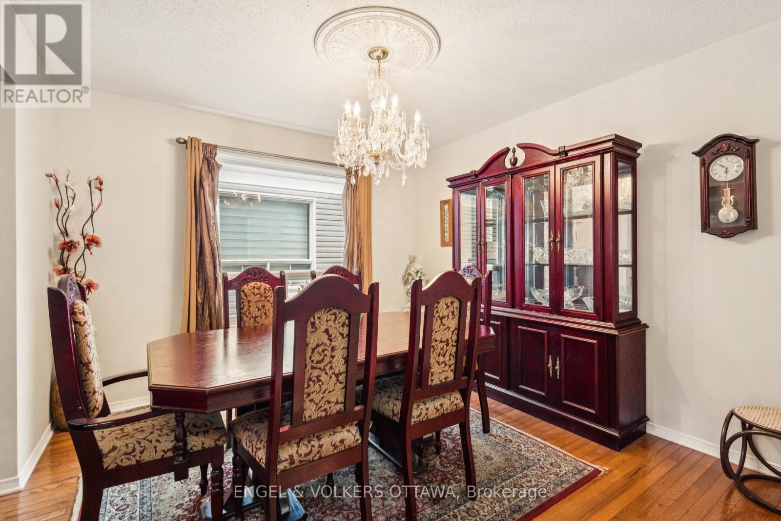 2213 Noblewood Way, Ottawa, Ontario  K1W 1E7 - Photo 13 - X12374070
