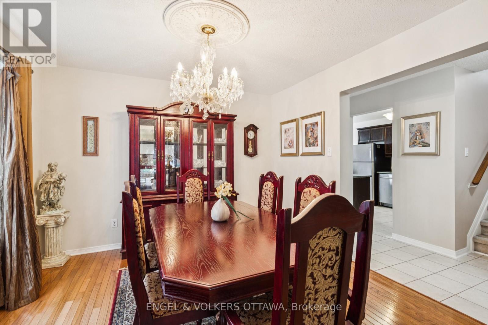 2213 Noblewood Way, Ottawa, Ontario  K1W 1E7 - Photo 14 - X12374070