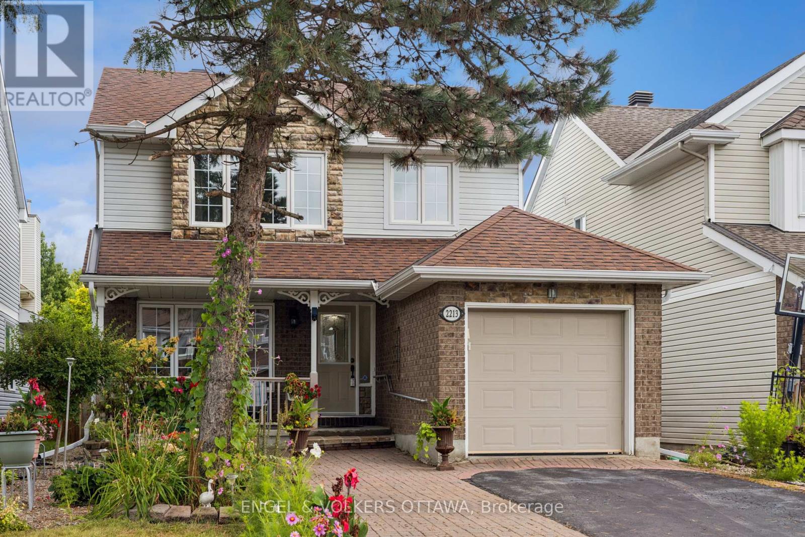 2213 Noblewood Way, Ottawa, Ontario  K1W 1E7 - Photo 2 - X12374070