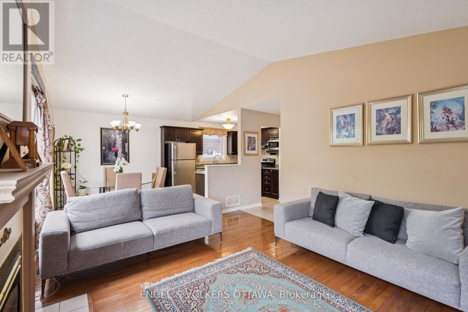 2213 Noblewood Way, Ottawa, Ontario  K1W 1E7 - Photo 21 - X12374070