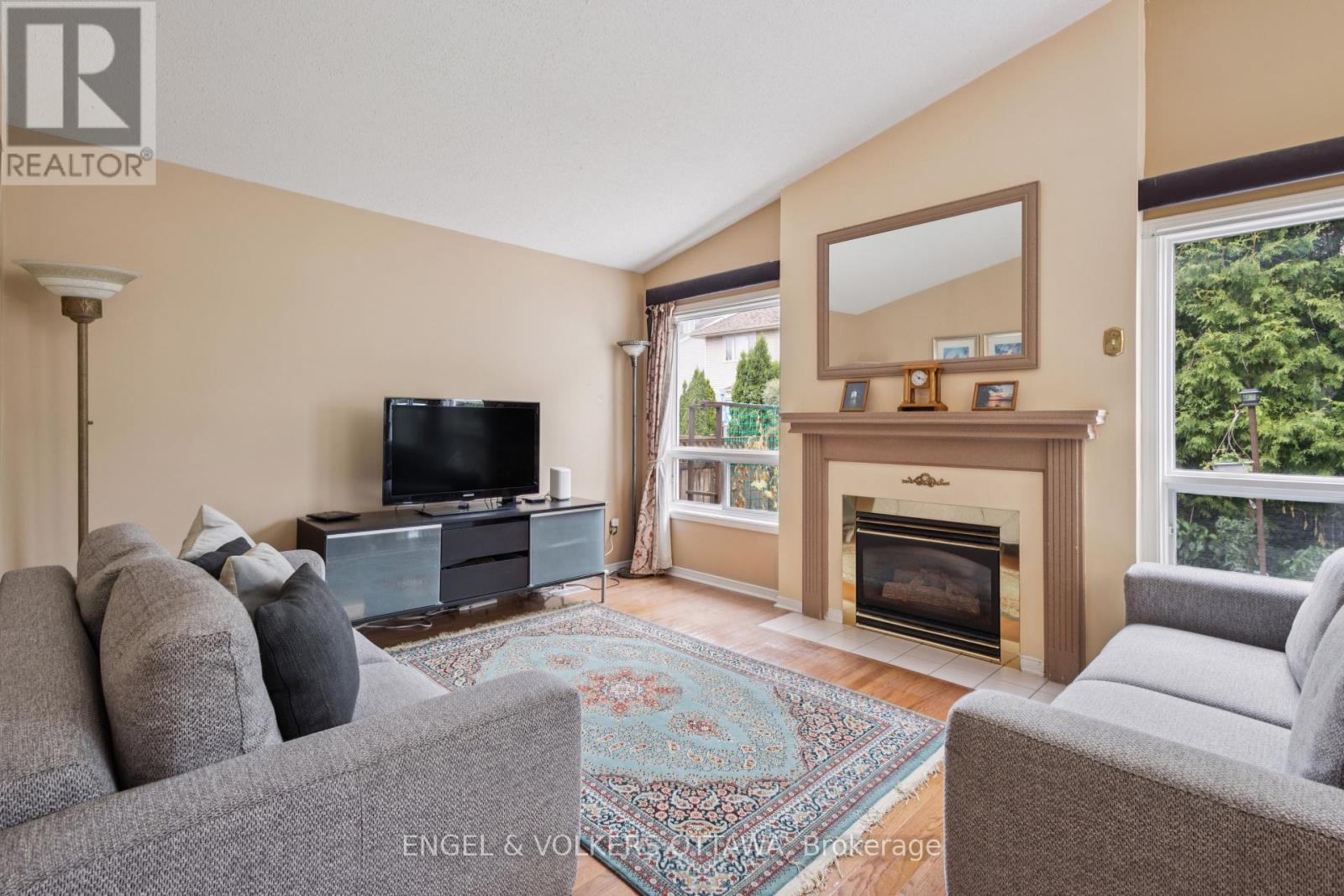 2213 Noblewood Way, Ottawa, Ontario  K1W 1E7 - Photo 24 - X12374070