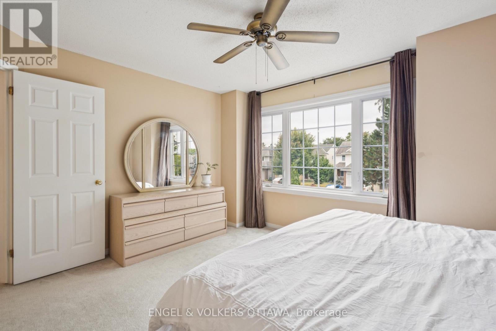 2213 Noblewood Way, Ottawa, Ontario  K1W 1E7 - Photo 28 - X12374070