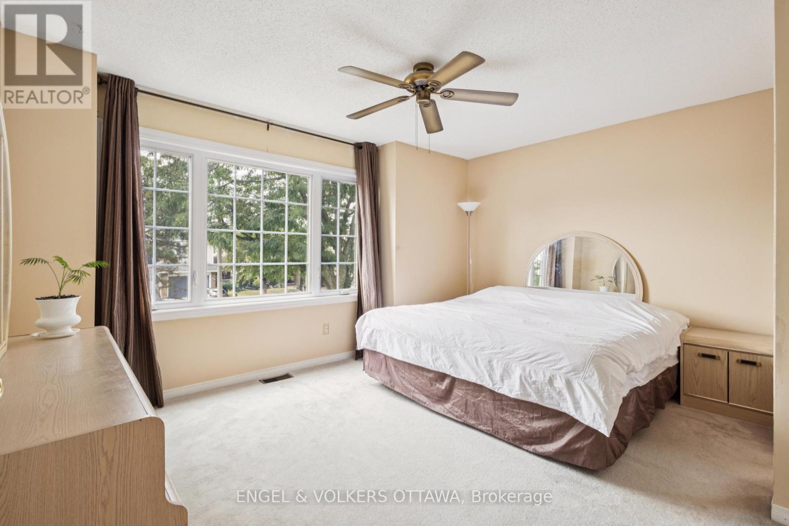 2213 Noblewood Way, Ottawa, Ontario  K1W 1E7 - Photo 29 - X12374070