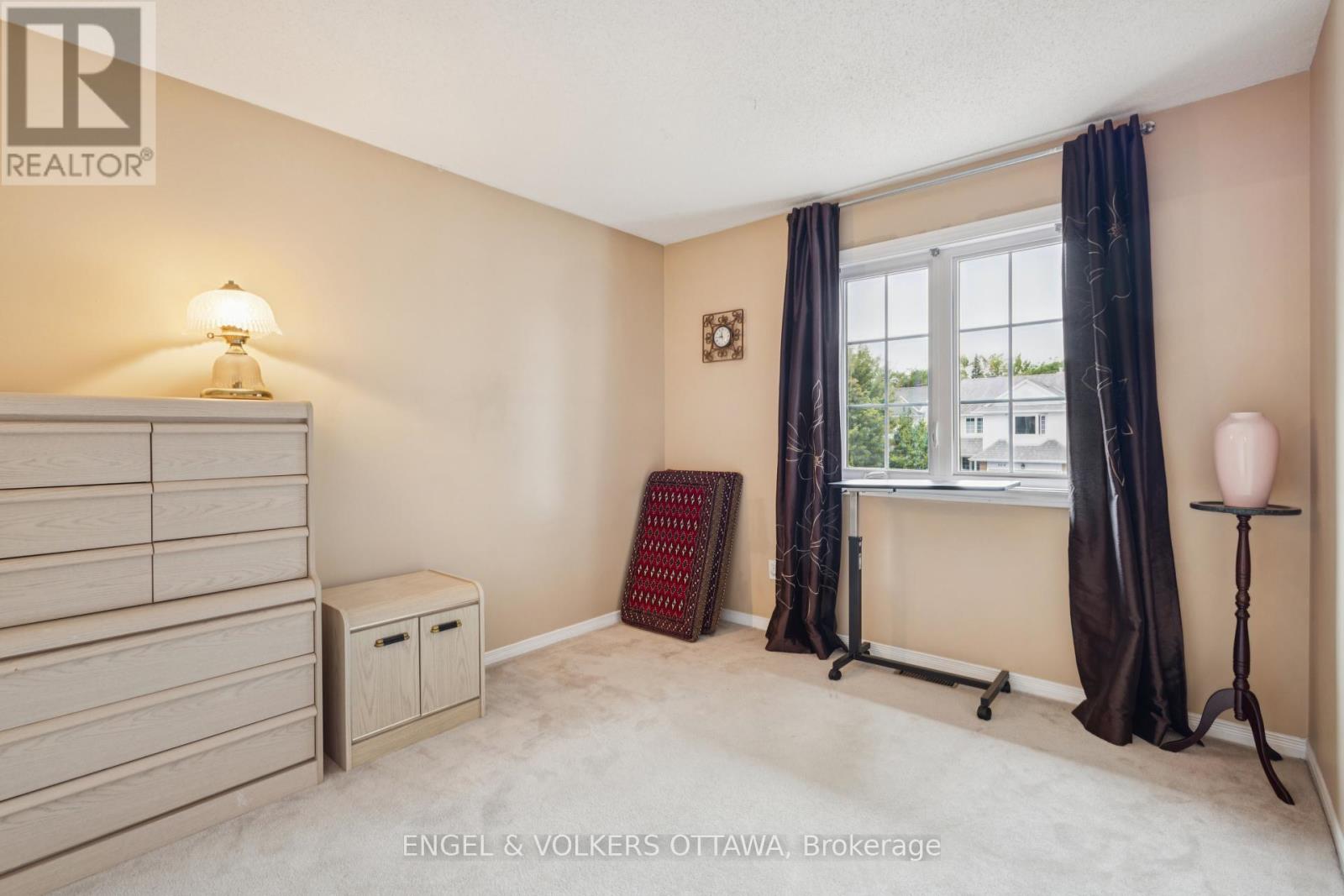 2213 Noblewood Way, Ottawa, Ontario  K1W 1E7 - Photo 35 - X12374070