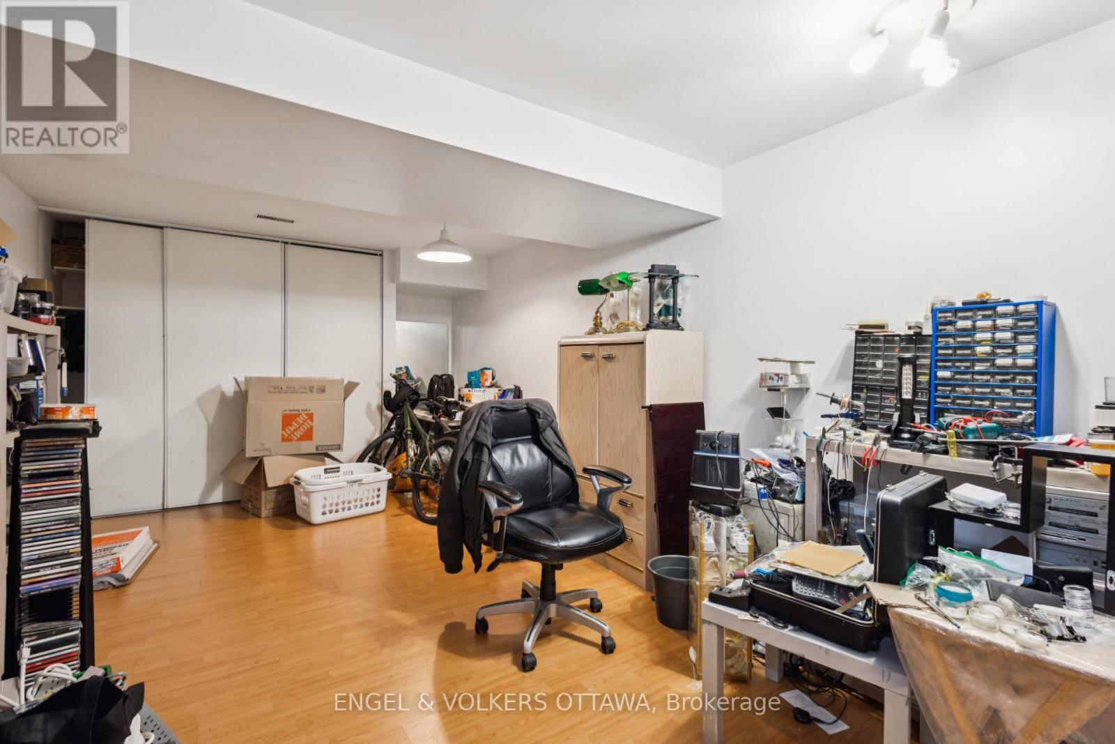 2213 Noblewood Way, Ottawa, Ontario  K1W 1E7 - Photo 39 - X12374070