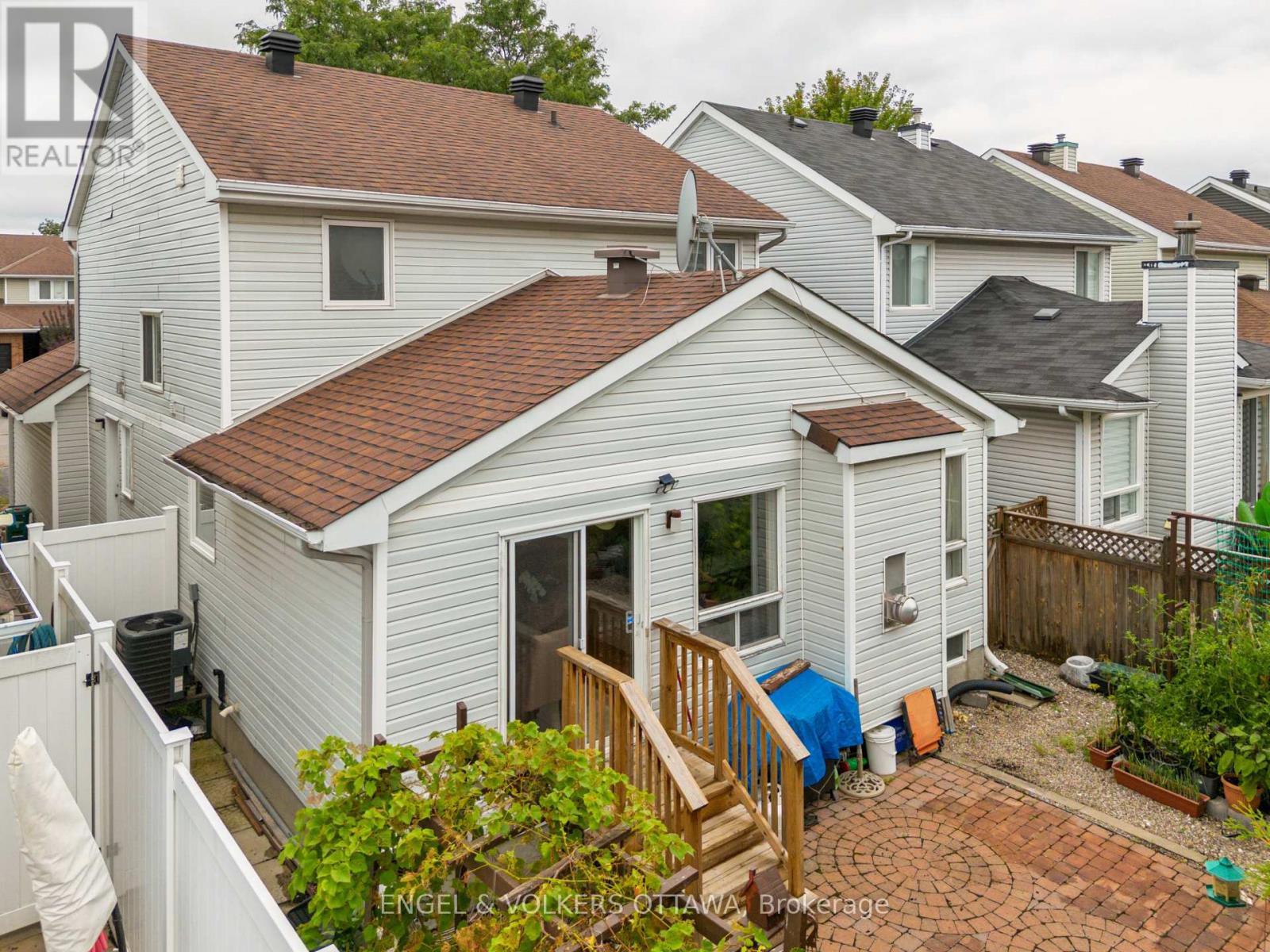 2213 Noblewood Way, Ottawa, Ontario  K1W 1E7 - Photo 44 - X12374070