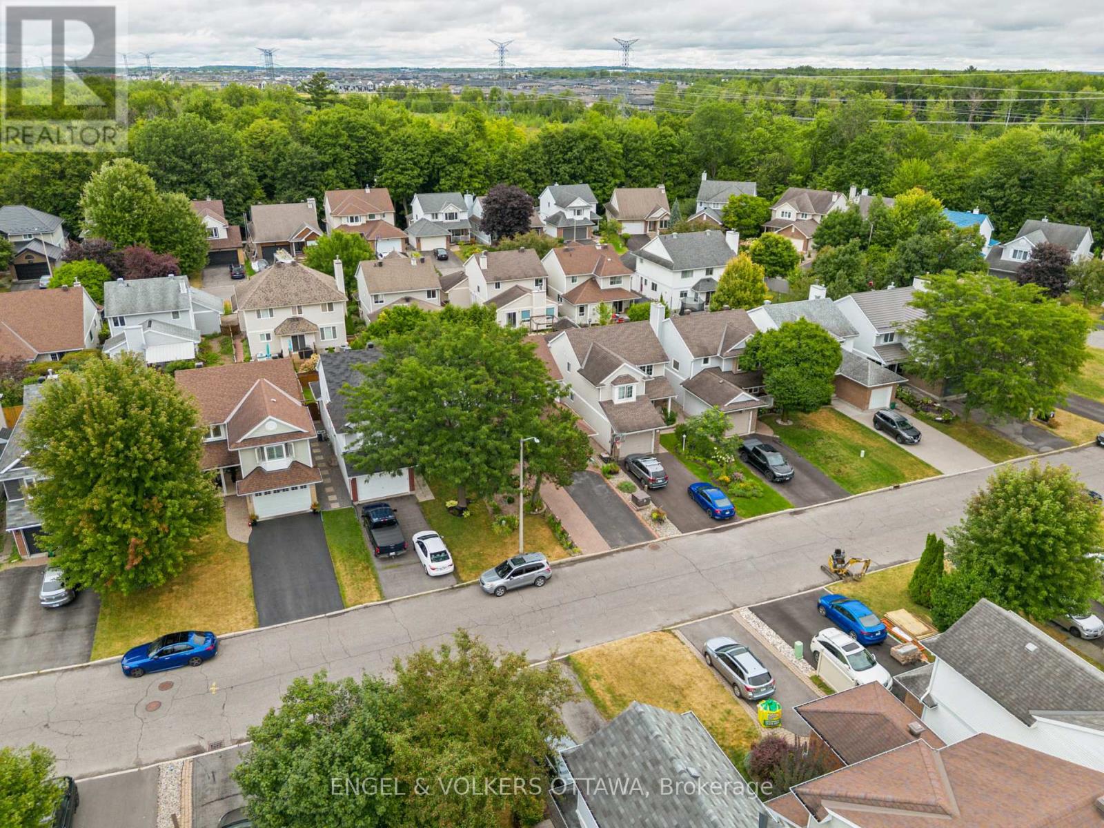 2213 Noblewood Way, Ottawa, Ontario  K1W 1E7 - Photo 50 - X12374070