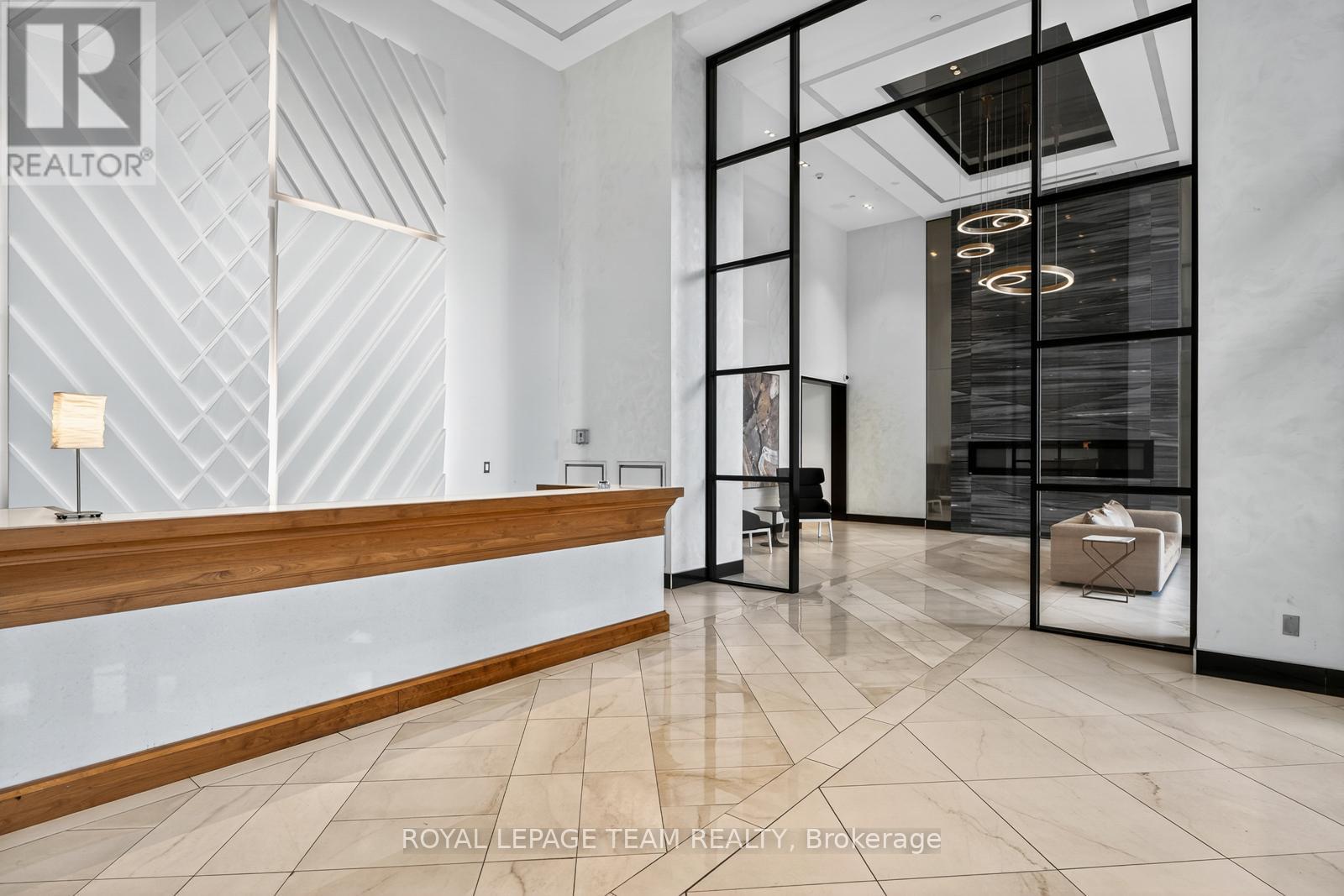 416 - 255 Bay Street, Ottawa, Ontario  K1R 0C5 - Photo 2 - X12374140