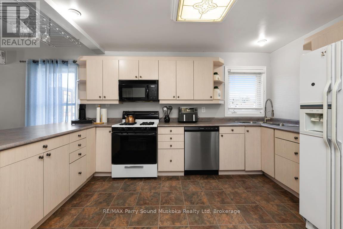 111 James Street, Parry Sound, Ontario  P2A 1T7 - Photo 19 - X12374037