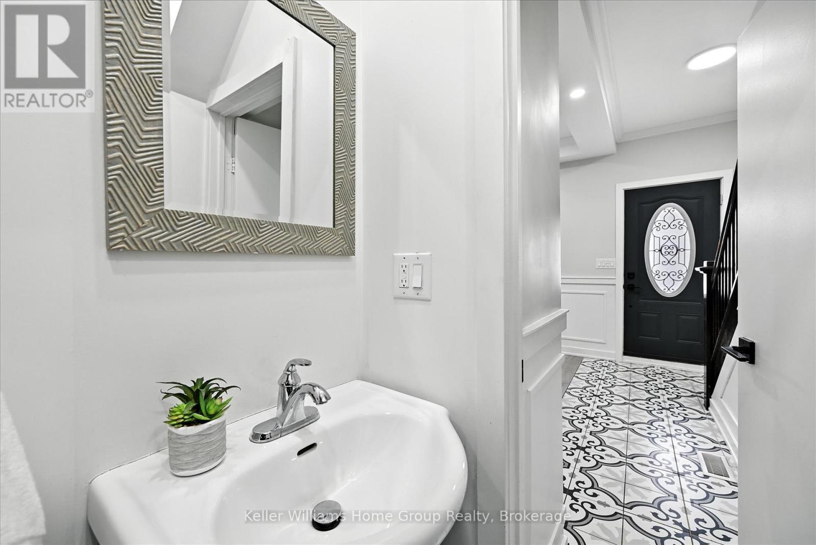 82 Rosemont Avenue, Hamilton, Ontario L8L 2M5 - Photo 16 - X12374082